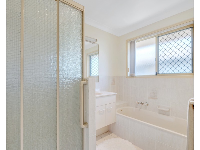 28 Banksia Circuit, Forest Lake QLD 4078