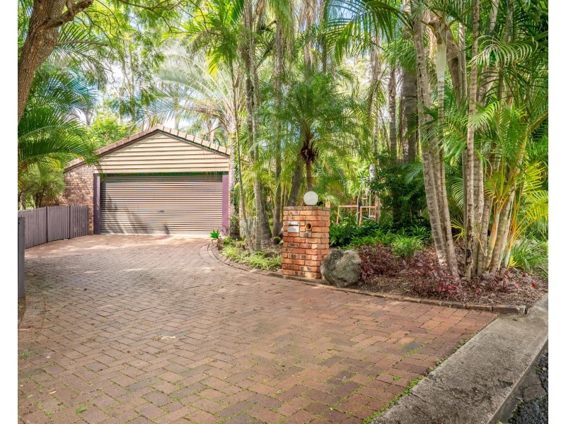 8 Giles Court, Mount Ommaney QLD 4074