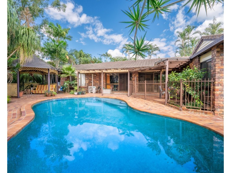 8 Giles Court, Mount Ommaney QLD 4074
