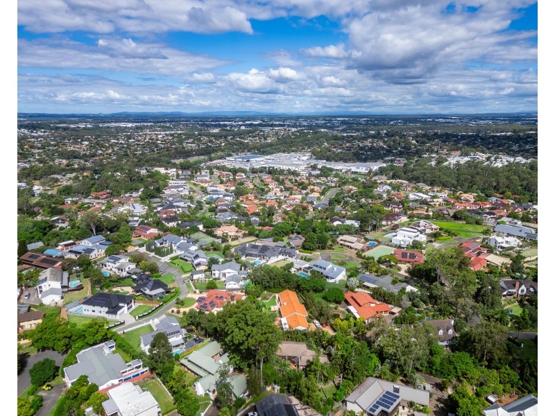 8 Giles Court, Mount Ommaney QLD 4074