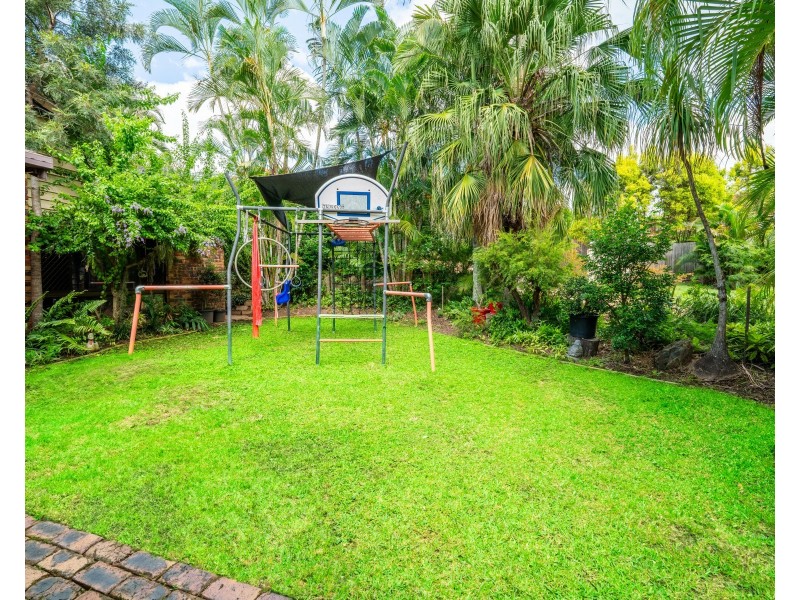 8 Giles Court, Mount Ommaney QLD 4074