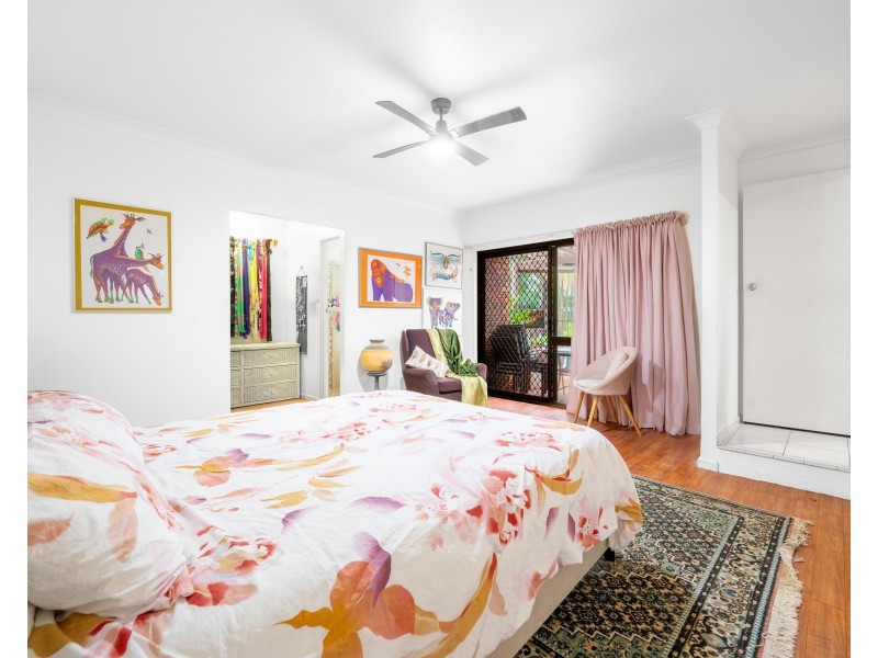 8 Giles Court, Mount Ommaney QLD 4074