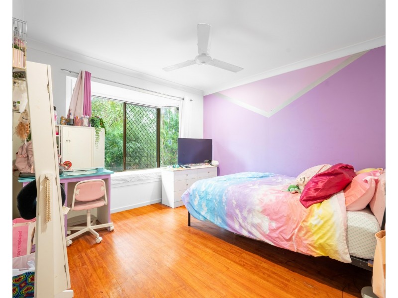 8 Giles Court, Mount Ommaney QLD 4074