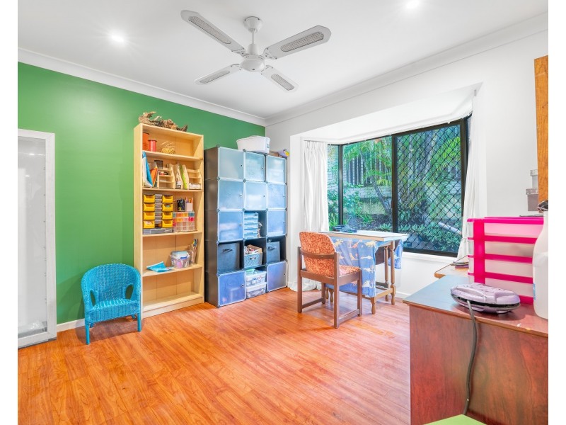 8 Giles Court, Mount Ommaney QLD 4074