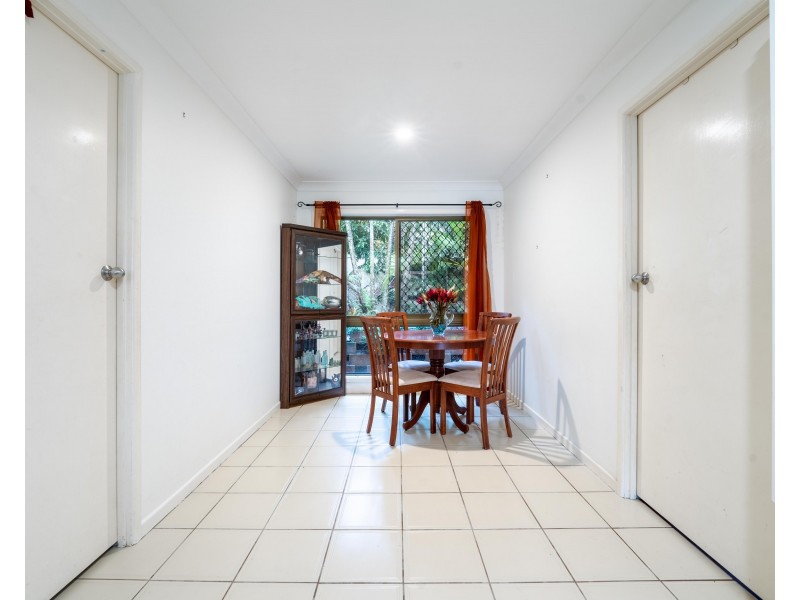 8 Giles Court, Mount Ommaney QLD 4074