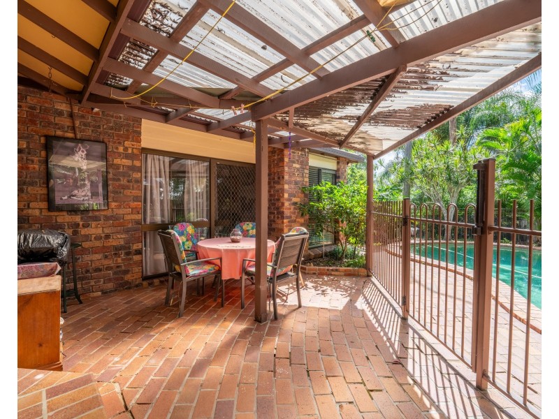 8 Giles Court, Mount Ommaney QLD 4074