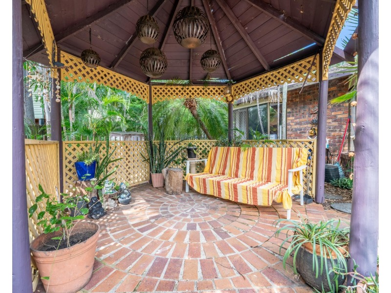 8 Giles Court, Mount Ommaney QLD 4074