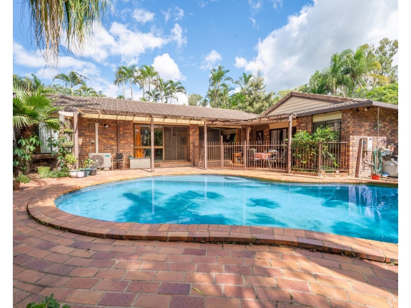 8 Giles Court, Mount Ommaney QLD 4074