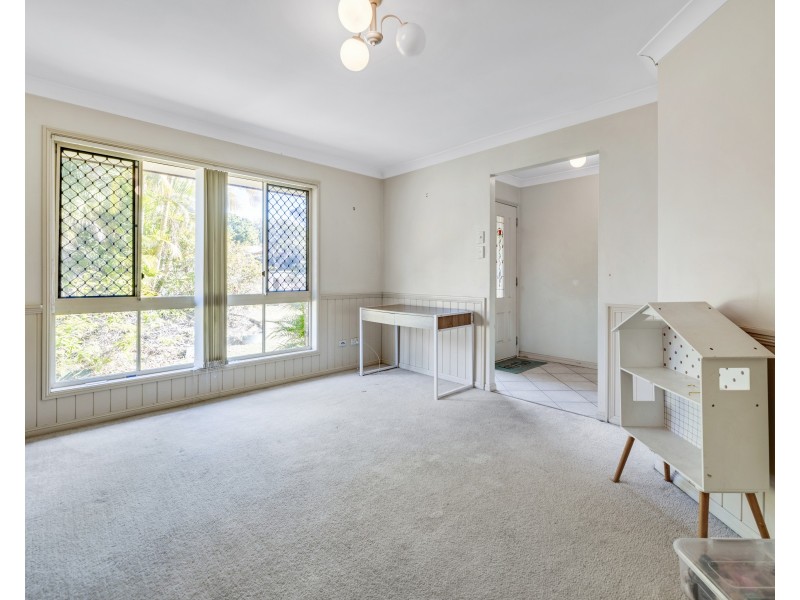 5 Lakeside Crescent, Forest Lake QLD 4078