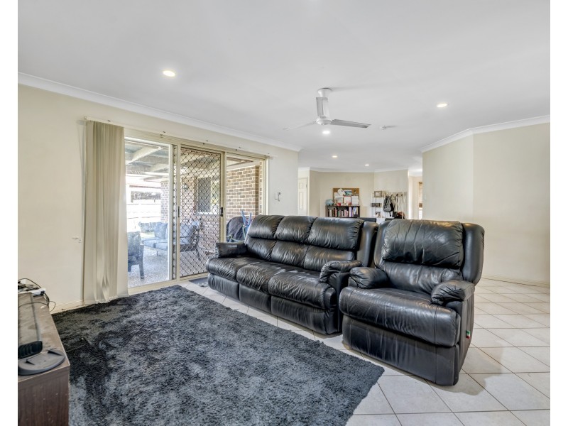 5 Lakeside Crescent, Forest Lake QLD 4078