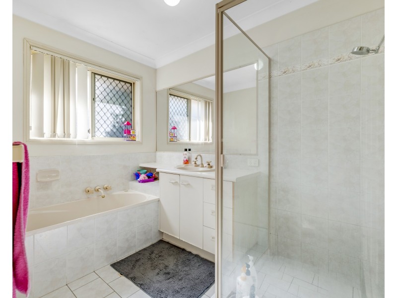 5 Lakeside Crescent, Forest Lake QLD 4078