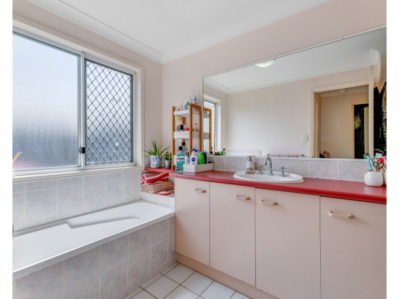 1 Chapman Place, Oxley QLD 4075