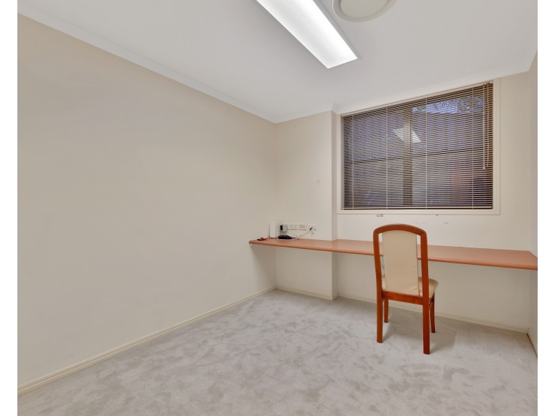 10 Bartok Place, Mount Ommaney QLD 4074