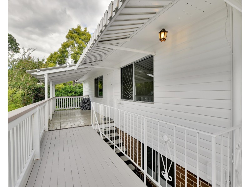 18 Pack Street, Jamboree Heights QLD 4074