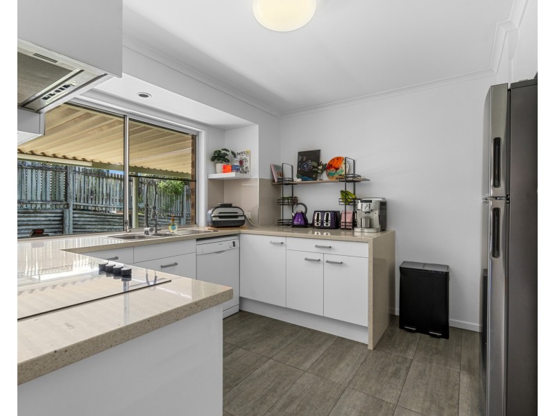 27 Hazelton Street, Riverhills QLD 4074