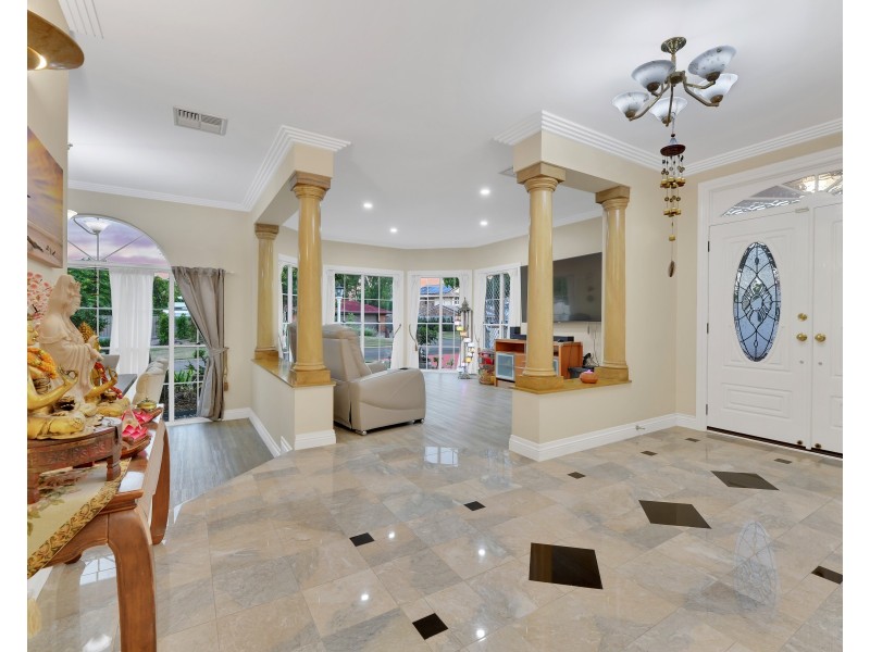 38 Renoir Cr, Forest Lake QLD 4078