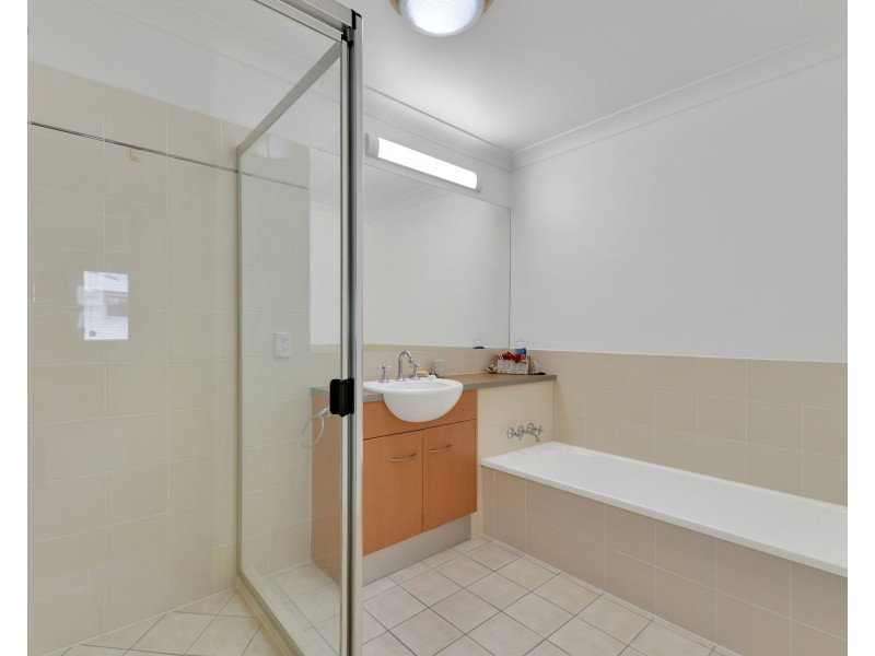 3/5 Central Avenue, Mount Ommaney QLD 4074