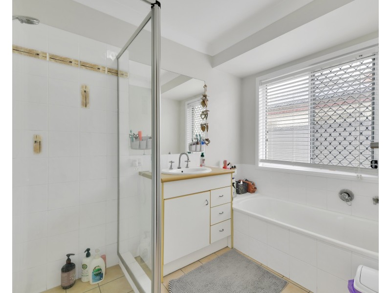 4 Barnes Court, Redbank QLD 4301