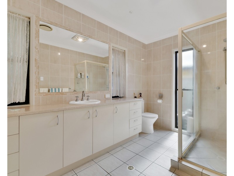 7 Brookeside Crescent, Seventeen Mile Rocks QLD 4073