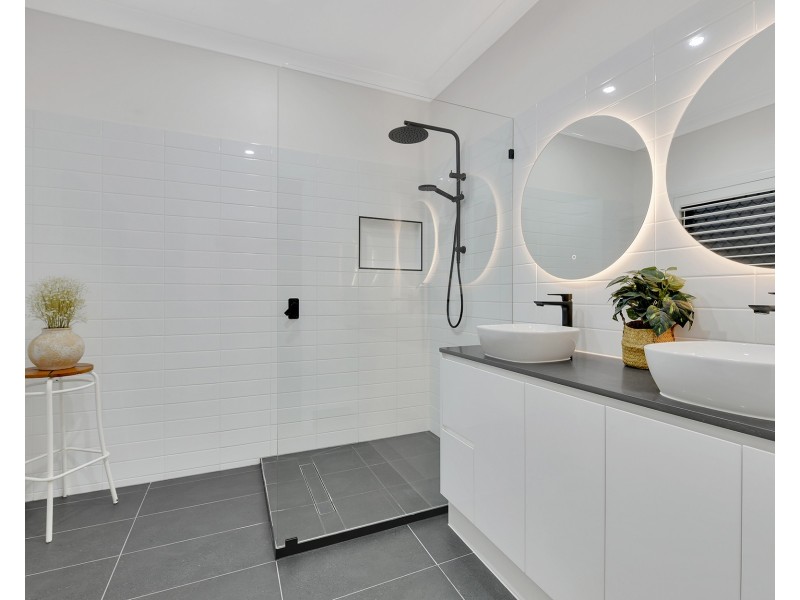 12 Leopard Tree Crescent, Sinnamon Park QLD 4073