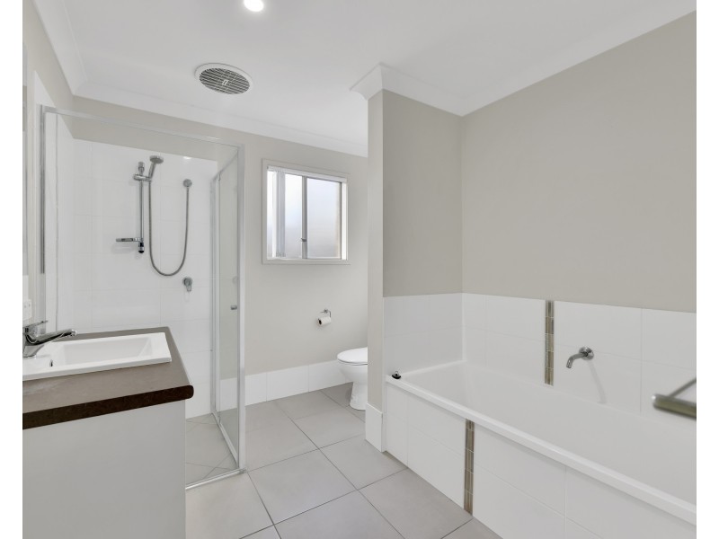 7 Essington Mews, Leichhardt QLD 4305
