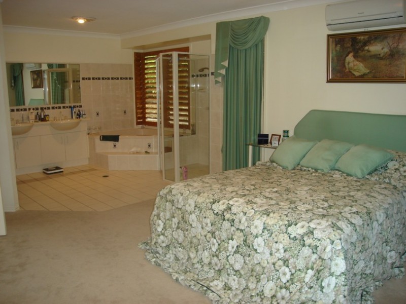 2 Jacaranda Close, Sinnamon Park QLD 4073