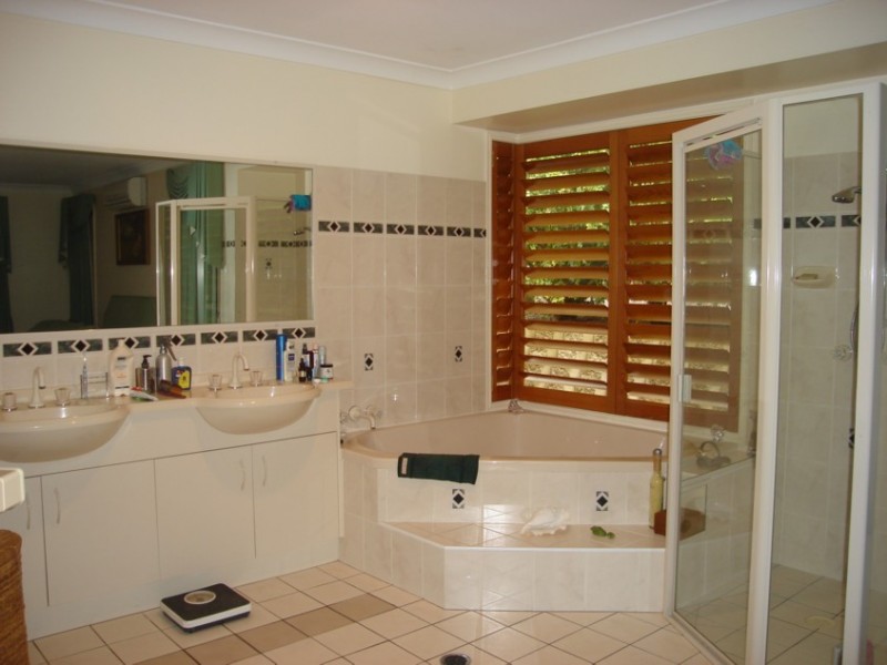 2 Jacaranda Close, Sinnamon Park QLD 4073