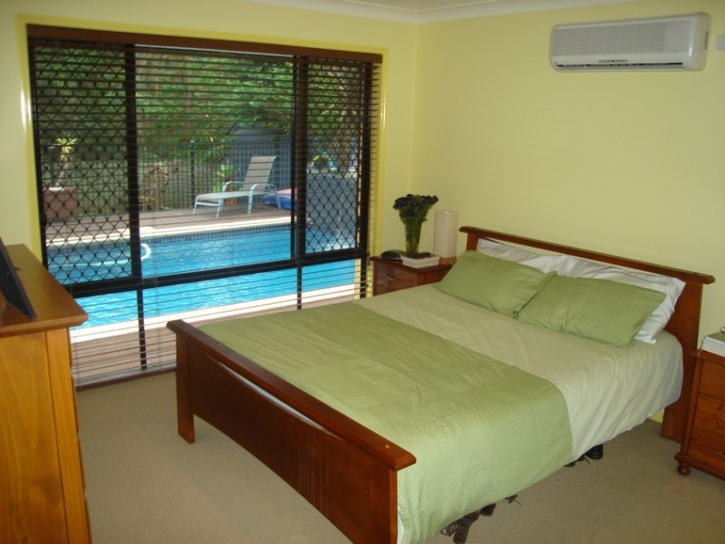 18 Barklya Place, Sinnamon Park QLD 4073