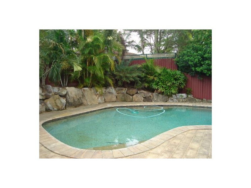 4 RAESIDE STREET, Westlake QLD 4074