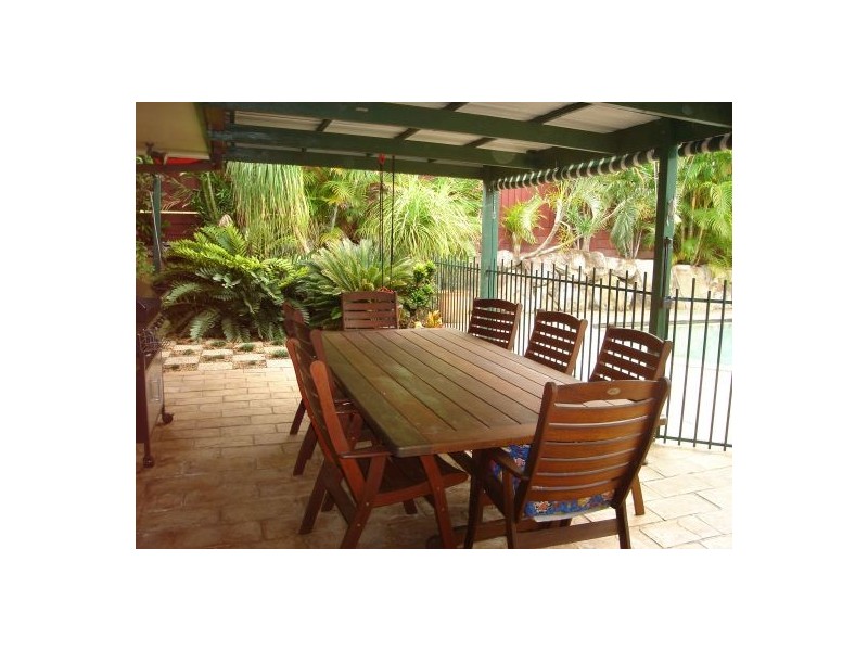 4 RAESIDE STREET, Westlake QLD 4074