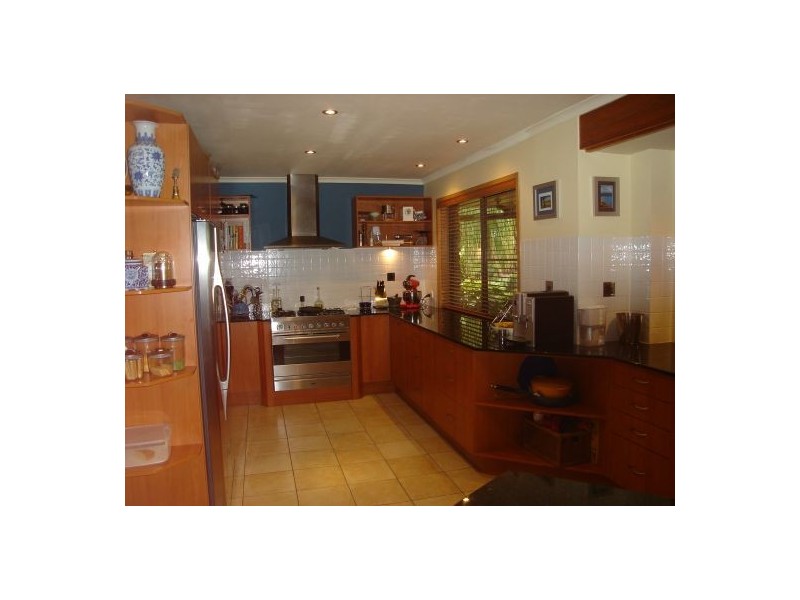 4 RAESIDE STREET, Westlake QLD 4074