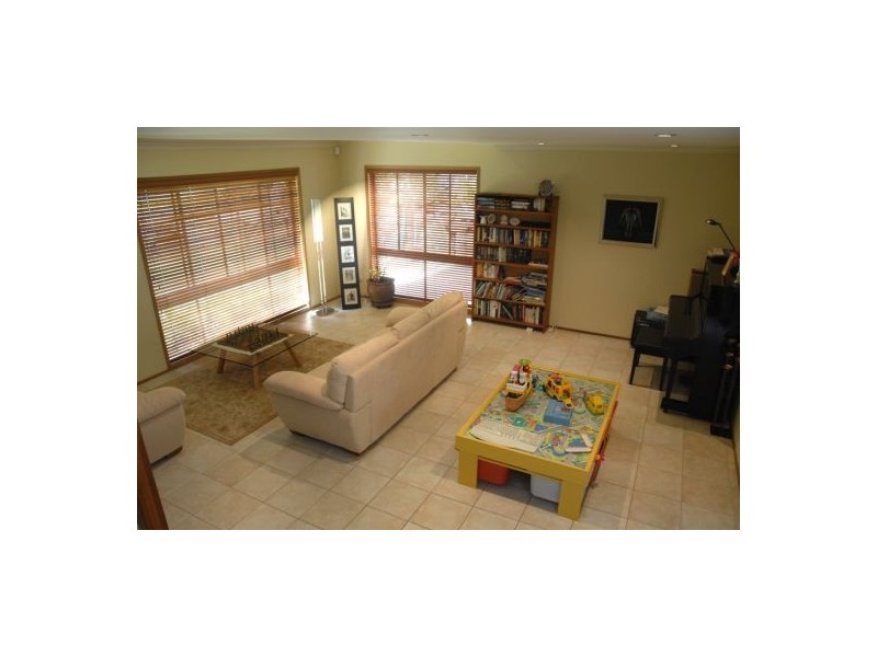 4 RAESIDE STREET, Westlake QLD 4074