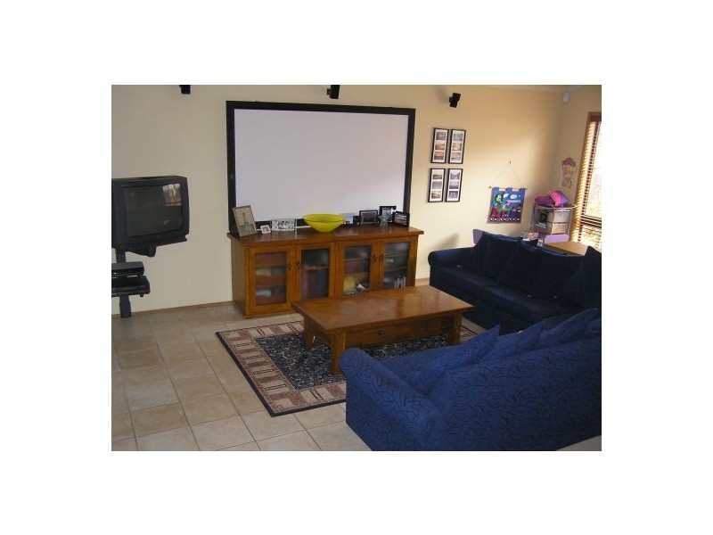 4 RAESIDE STREET, Westlake QLD 4074