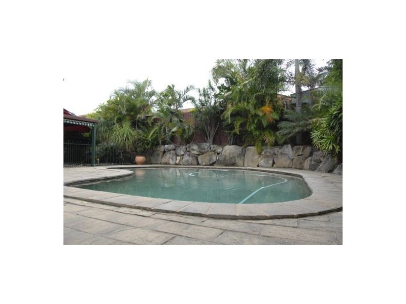 4 RAESIDE STREET, Westlake QLD 4074