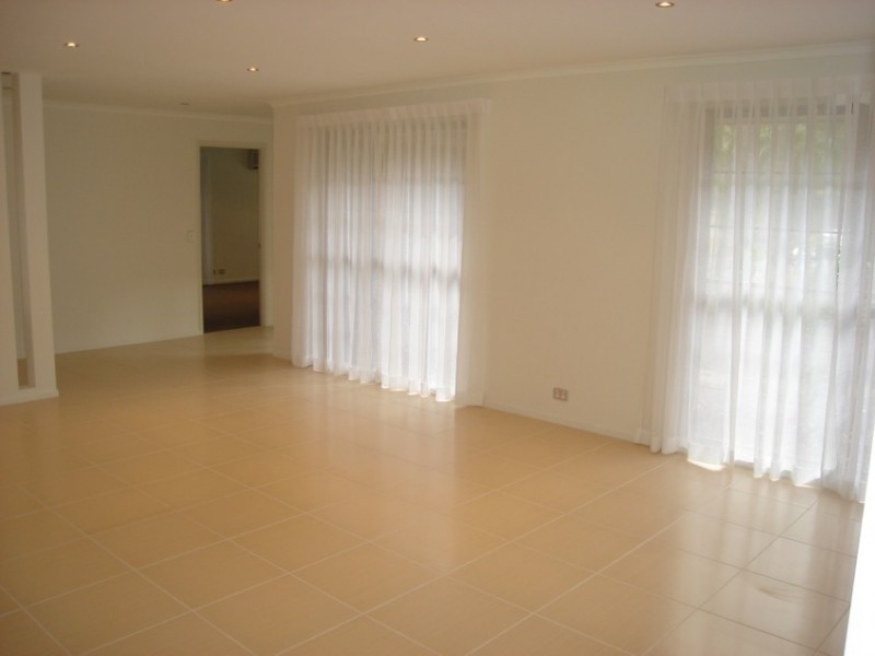 Mount Ommaney QLD 4074