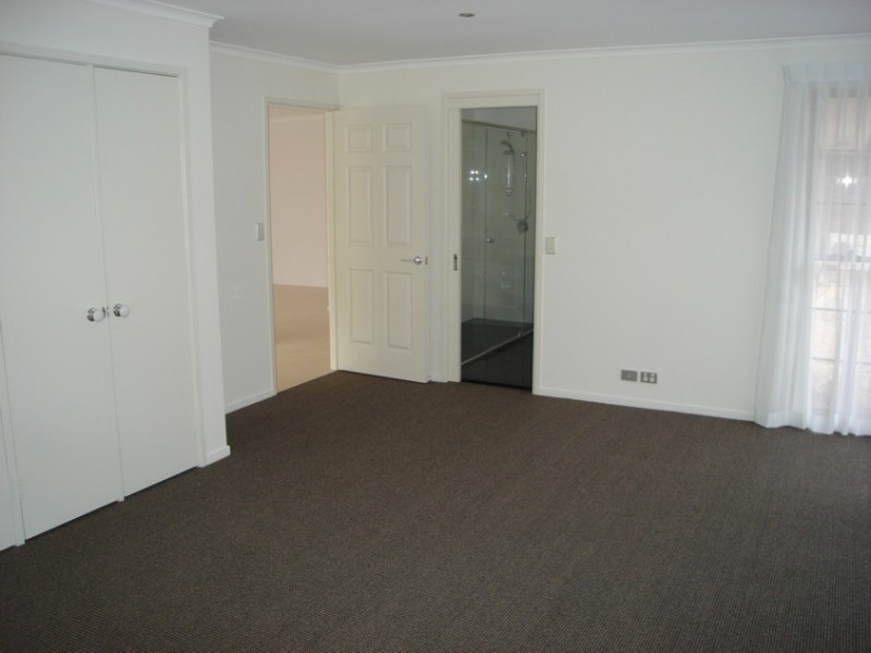 Mount Ommaney QLD 4074