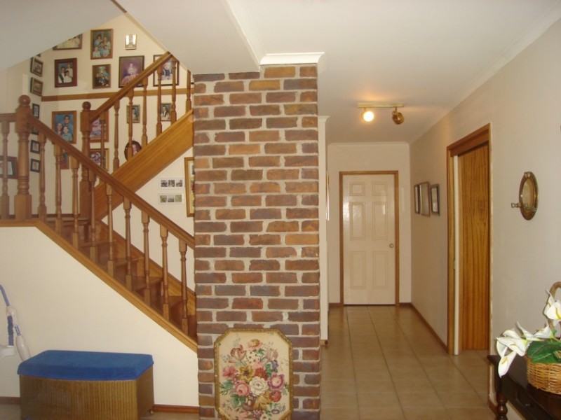 Mount Ommaney QLD 4074