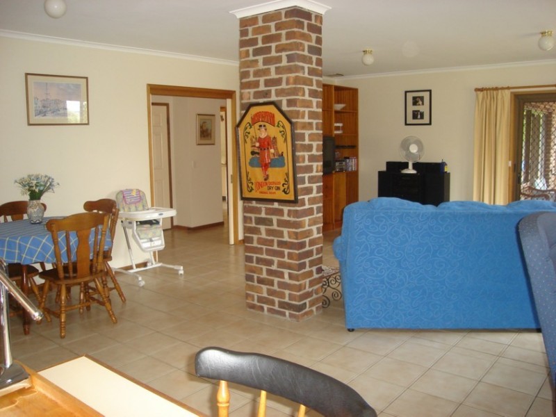 Mount Ommaney QLD 4074