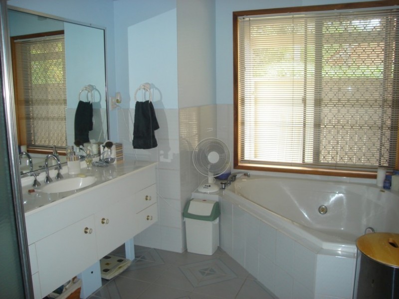 Mount Ommaney QLD 4074