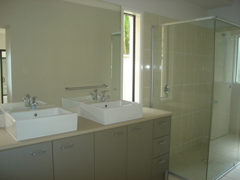 3 Rani Close, Mount Ommaney QLD 4074