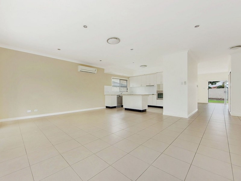 28 Jason Street, Sinnamon Park QLD 4073