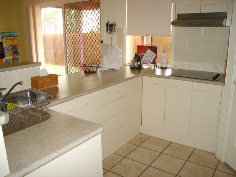 16 Chatfield Close, Oxley QLD 4075