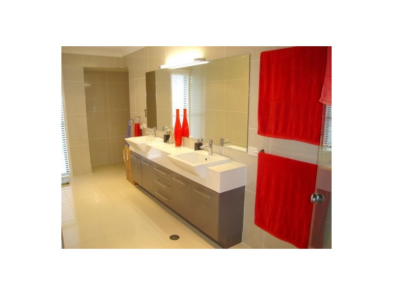 61 Sinnamon Road, Sinnamon Park QLD 4073