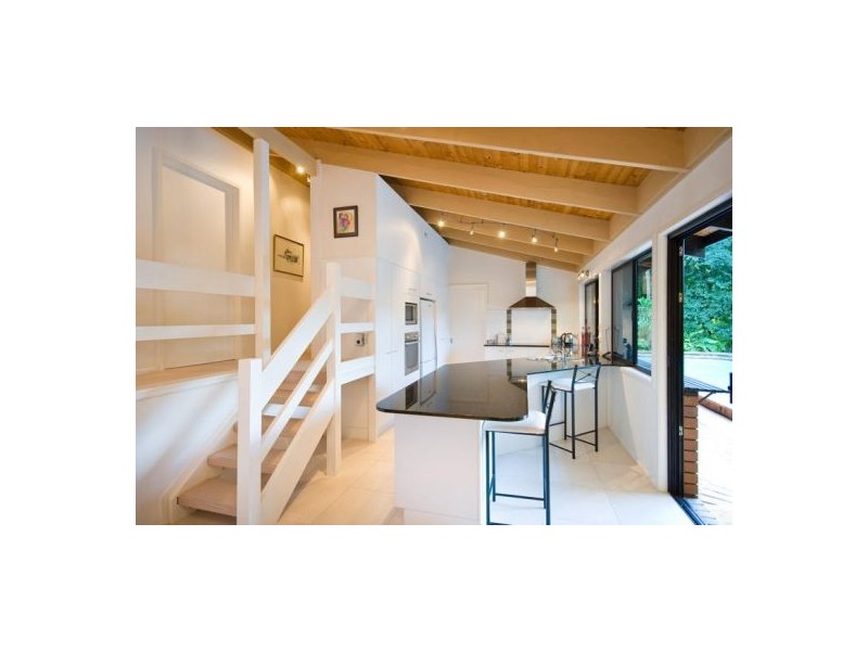 5 FORREST COURT, Mount Ommaney QLD 4074