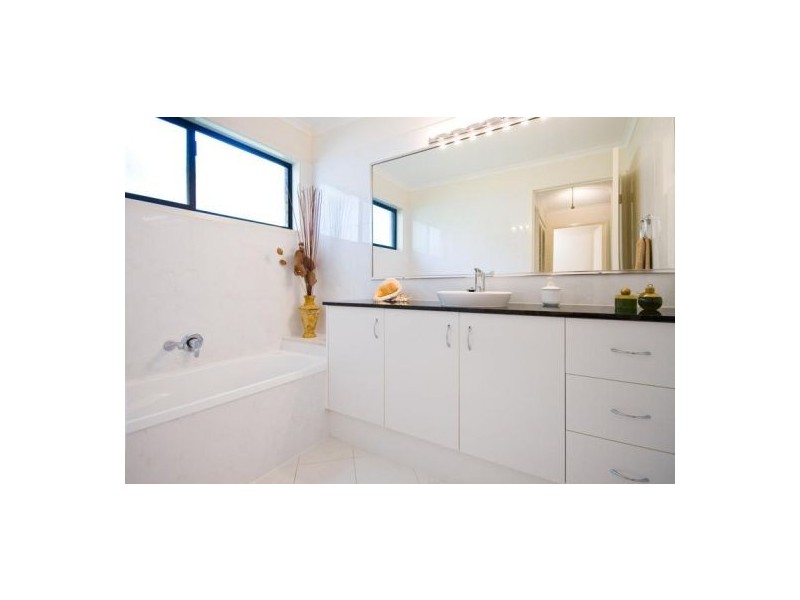 5 FORREST COURT, Mount Ommaney QLD 4074