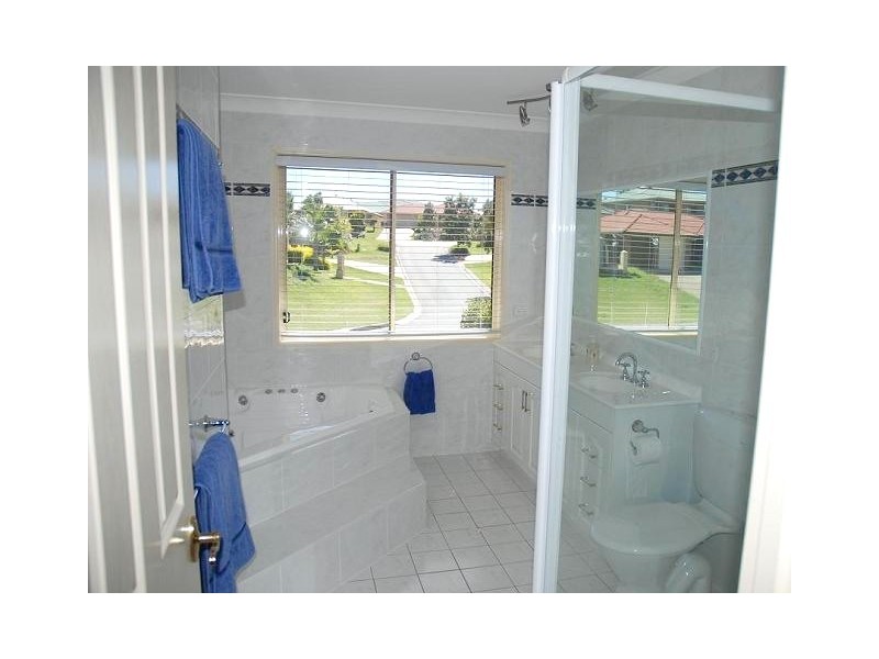 18 Hazlehead Place, Oxley QLD 4075