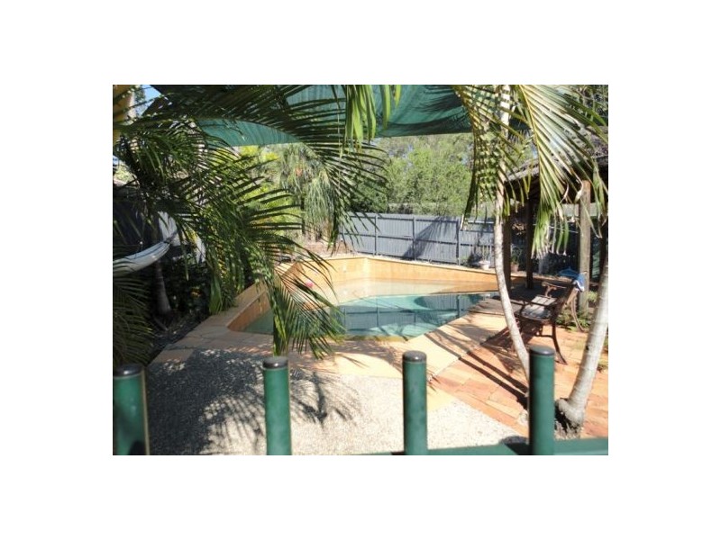 Seventeen Mile Rocks QLD 4073