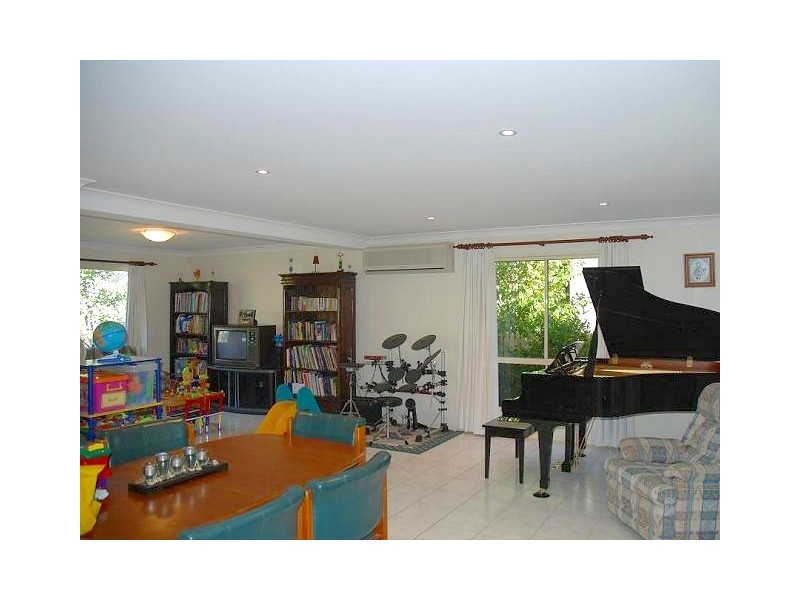 18 Hazlehead Place, Oxley QLD 4075