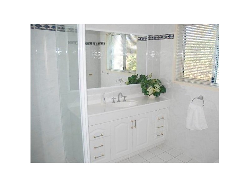 18 Hazlehead Place, Oxley QLD 4075