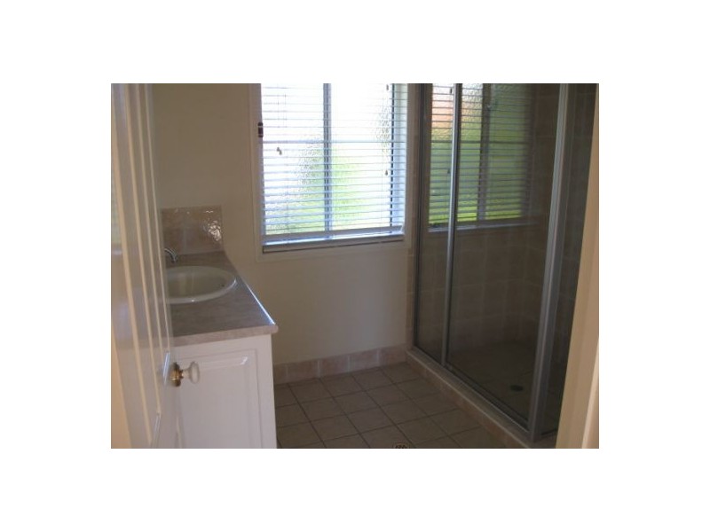 3 Ellerwood Street, Sinnamon Park QLD 4073